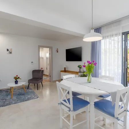 Riva Garden Exclusive Apartment
