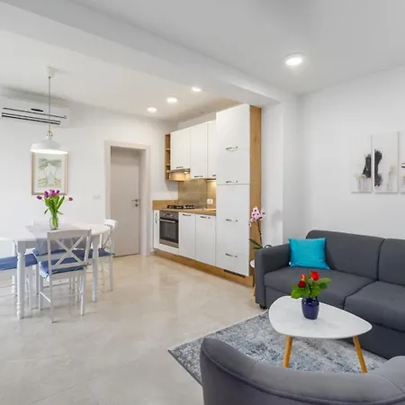Riva Garden Exclusive Apartment Funtana